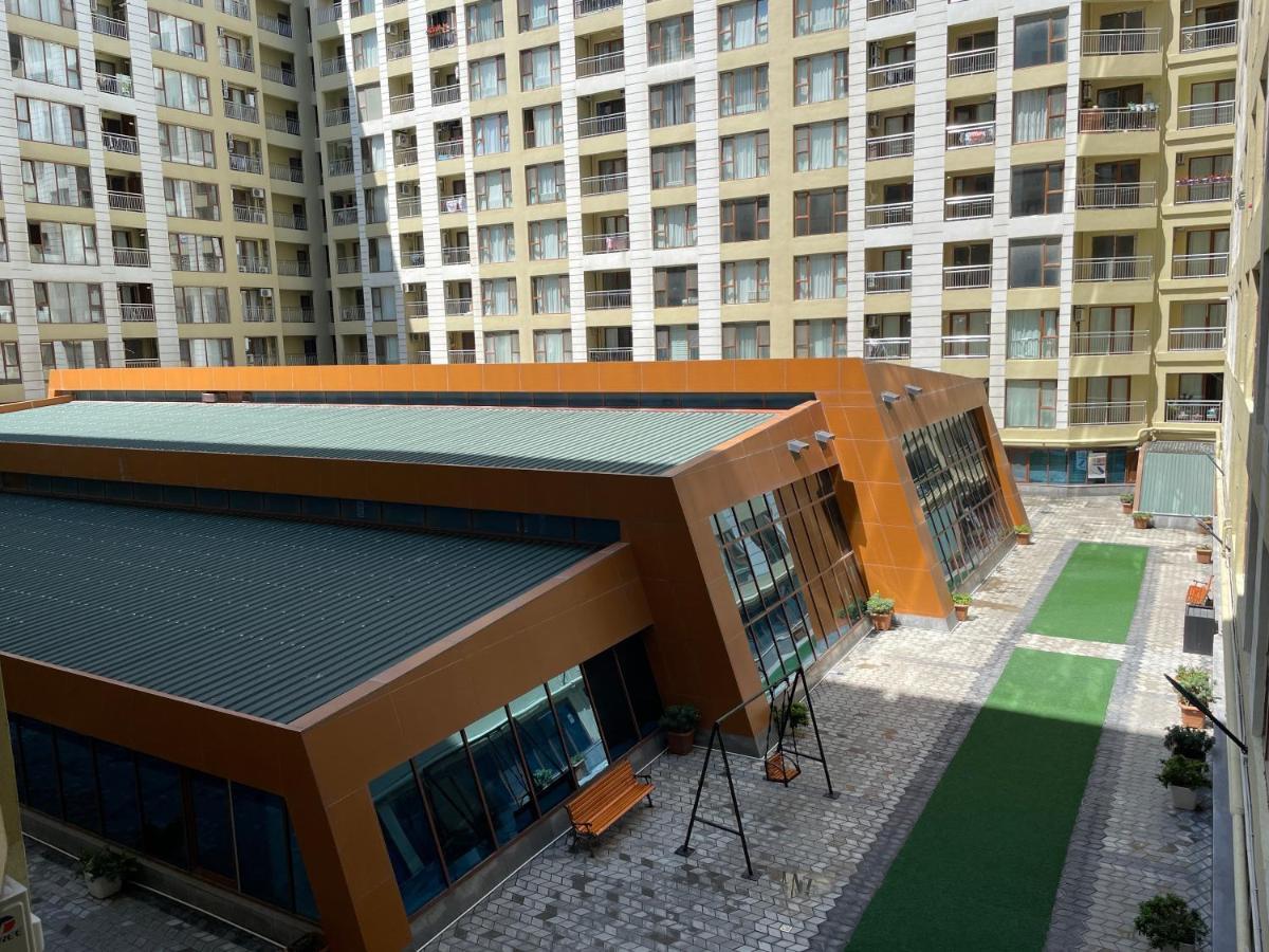 Park Azure Louvre Apartment باكو المظهر الخارجي الصورة