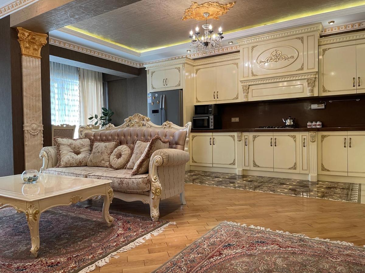 Park Azure Louvre Apartment باكو المظهر الخارجي الصورة